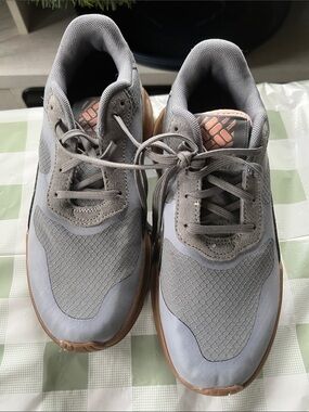 Columbia Women's Wildone Anthem Athletic Shoe Grey peach Size 6